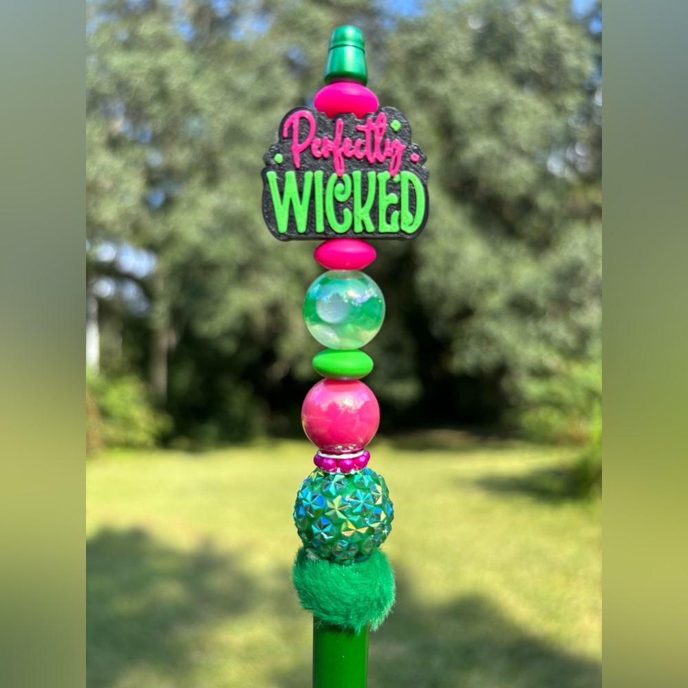 Green & Pink Custom Designed Beaded Pen - Picture 2 of 2